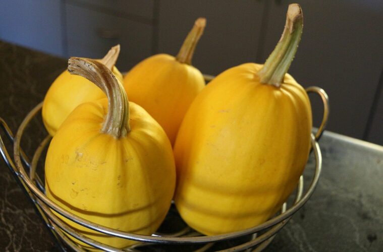 HOW TO CUT (AND ROAST) SPAGHETTI SQUASH